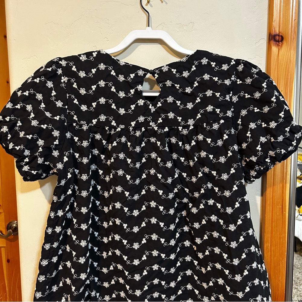100% Cotton Charming Black and White Floral Blouse - Picture 5 of 9